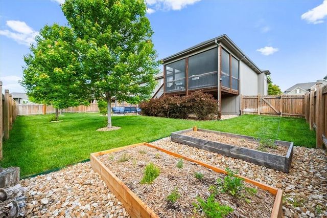 19421 W 200th Terrace, Spring Hill, KS 66083