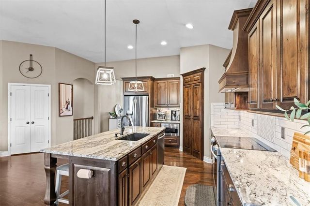 19421 W 200th Terrace, Spring Hill, KS 66083