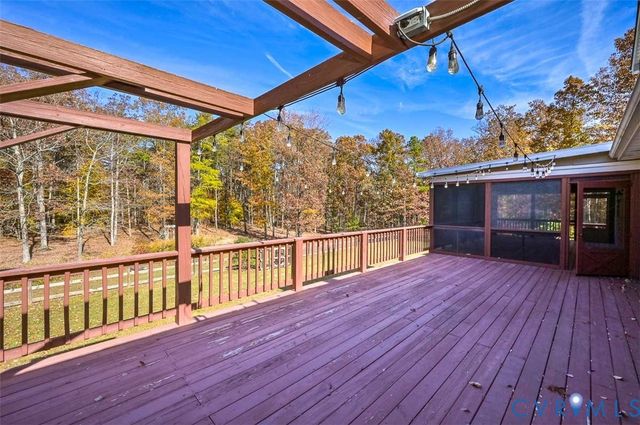 425 Starview Ln, Gum Spring, VA 23065