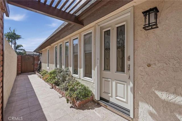 1810 Huntington Street, Huntington Beach, CA 92648