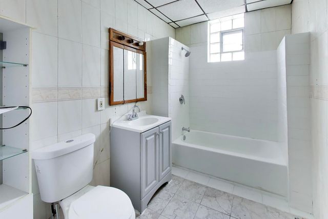 1623 N TRIPP Avenue, Chicago, IL 60639