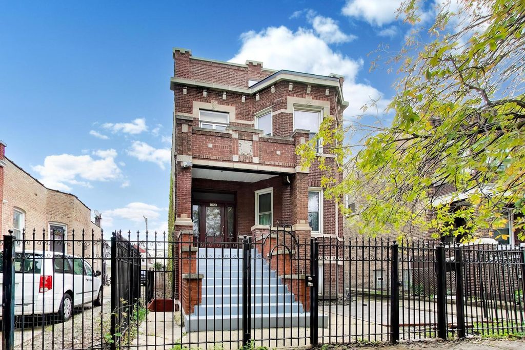 1623 N TRIPP Avenue, Chicago, IL 60639