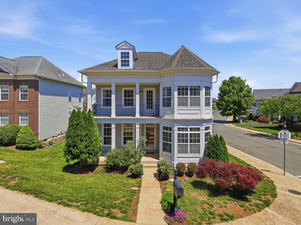 9477 BANKHEAD DR, Manassas, VA 20110