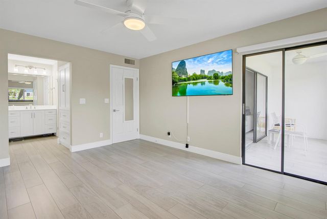 15451 Pembridge Drive 206, Delray Beach, FL 33484