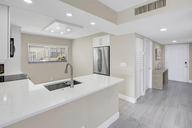 15451 Pembridge Drive 206, Delray Beach, FL 33484