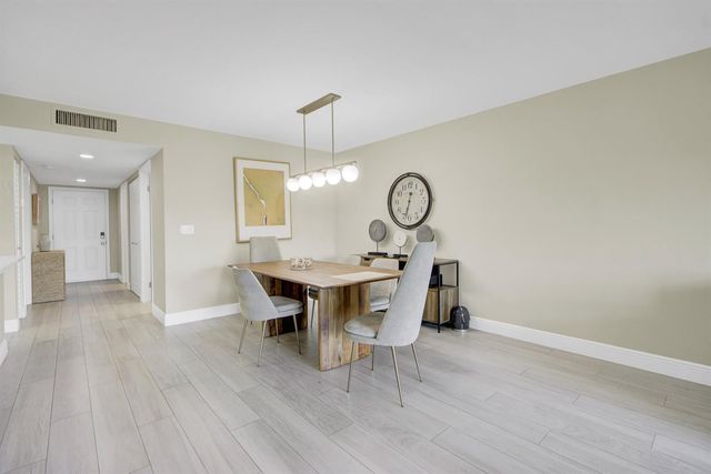 15451 Pembridge Drive 206, Delray Beach, FL 33484