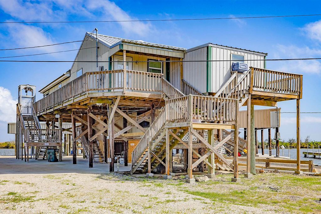 7828 Seaside Drive, Cocodrie, LA 70344