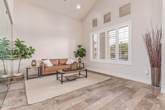 860 E OAKLAND Street, Gilbert, AZ 85295