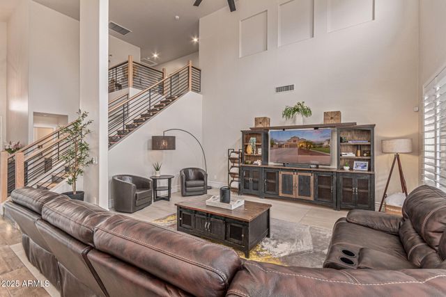 860 E OAKLAND Street, Gilbert, AZ 85295