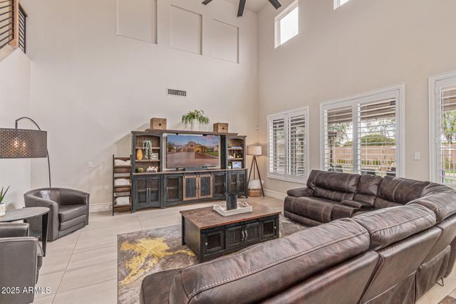 860 E OAKLAND Street, Gilbert, AZ 85295