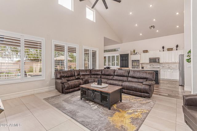 860 E OAKLAND Street, Gilbert, AZ 85295