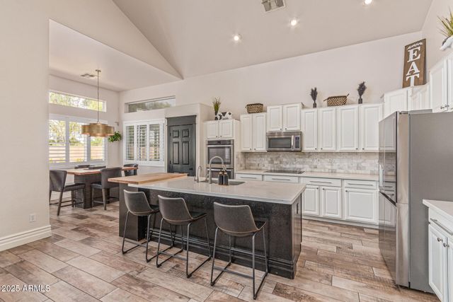 860 E OAKLAND Street, Gilbert, AZ 85295