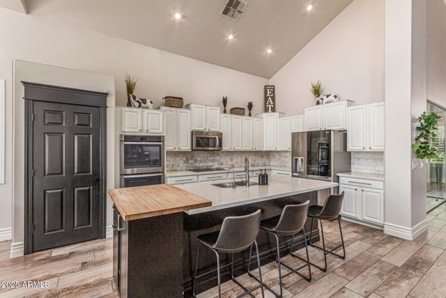 860 E OAKLAND Street, Gilbert, AZ 85295