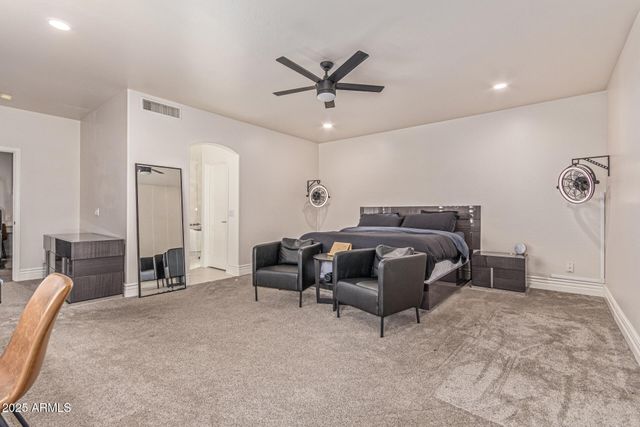 860 E OAKLAND Street, Gilbert, AZ 85295