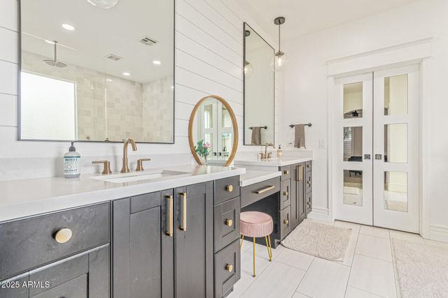 860 E OAKLAND Street, Gilbert, AZ 85295