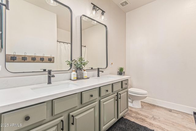 860 E OAKLAND Street, Gilbert, AZ 85295