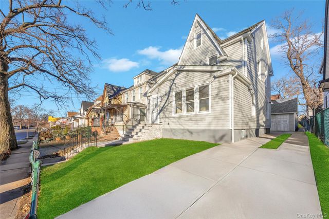 100-35 204th Street, Hollis, NY 11423