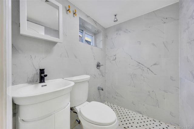 100-35 204th Street, Hollis, NY 11423