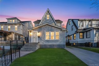 100-35 204th Street, Hollis, NY 11423