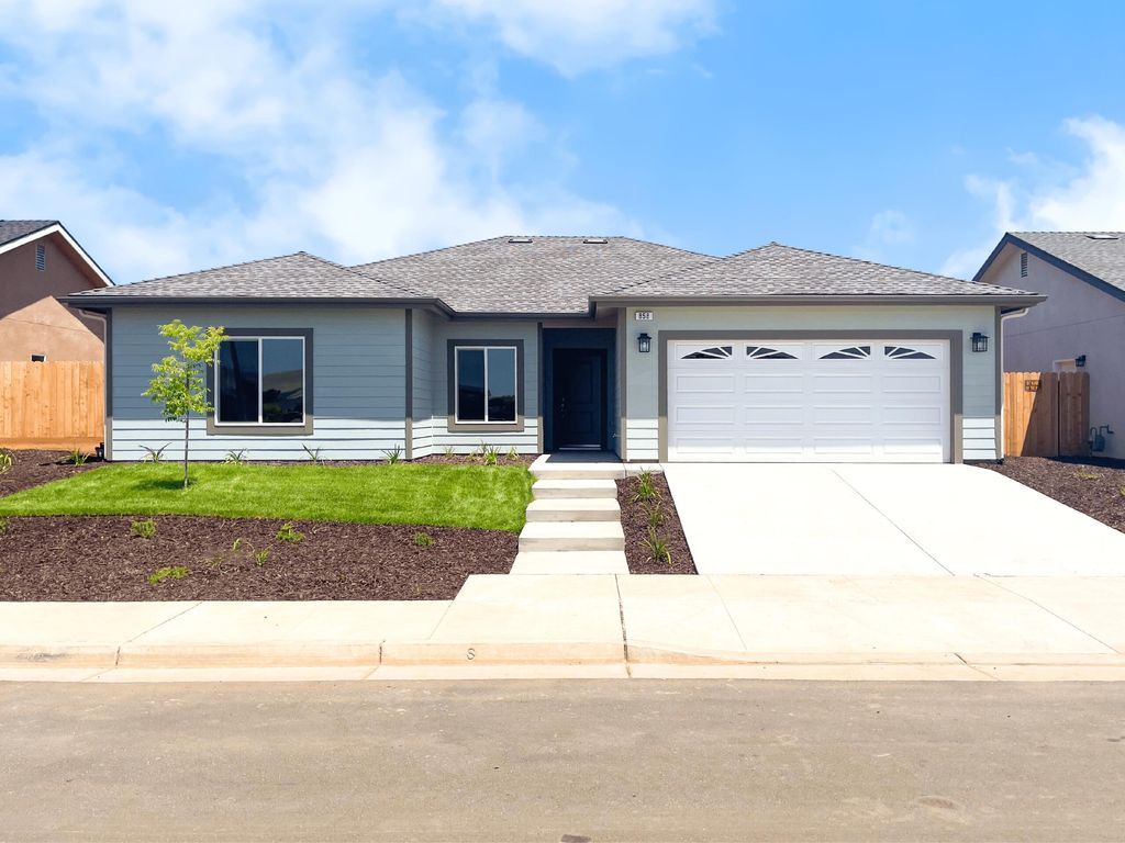 858 N Palm Street, Woodlake, CA 93286