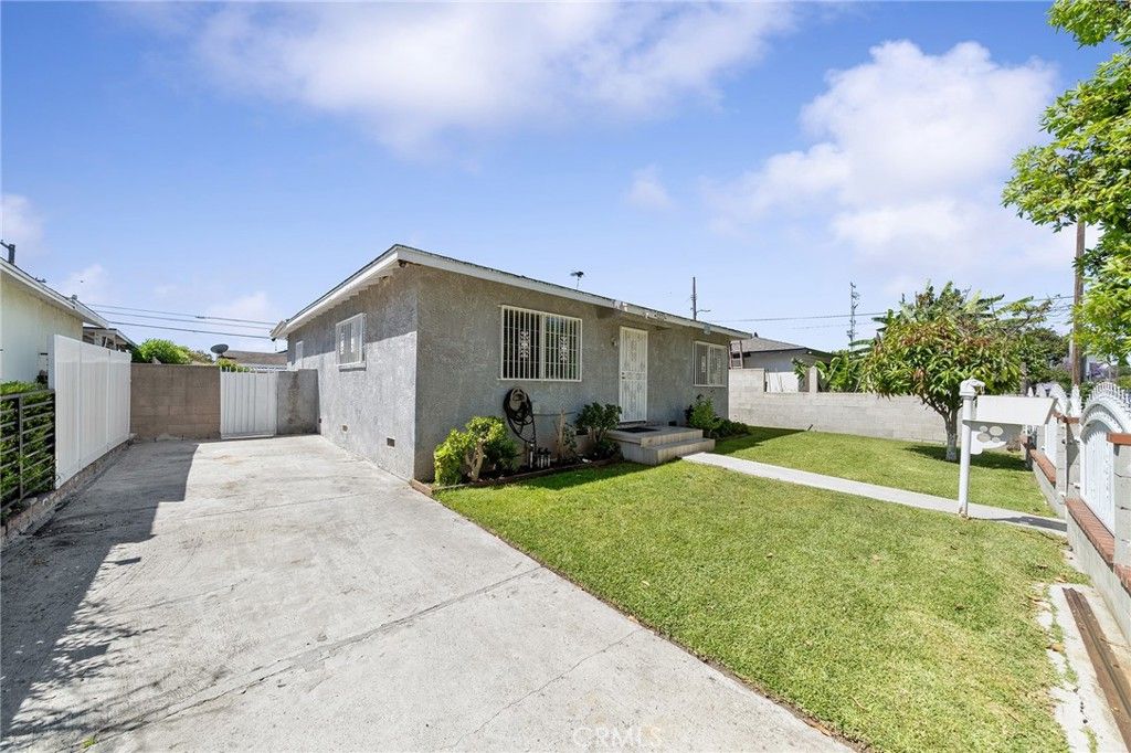 Image 2 of property listing at 1222 E 103rd, Los Angeles, CA 90002