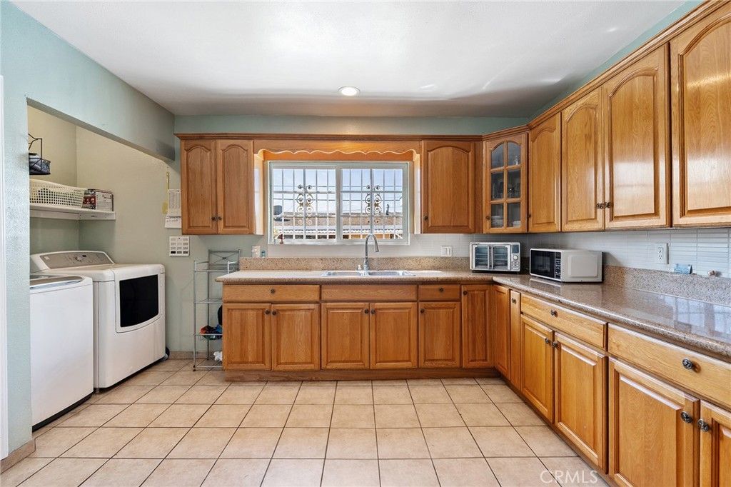 Image 24 of property listing at 1222 E 103rd, Los Angeles, CA 90002