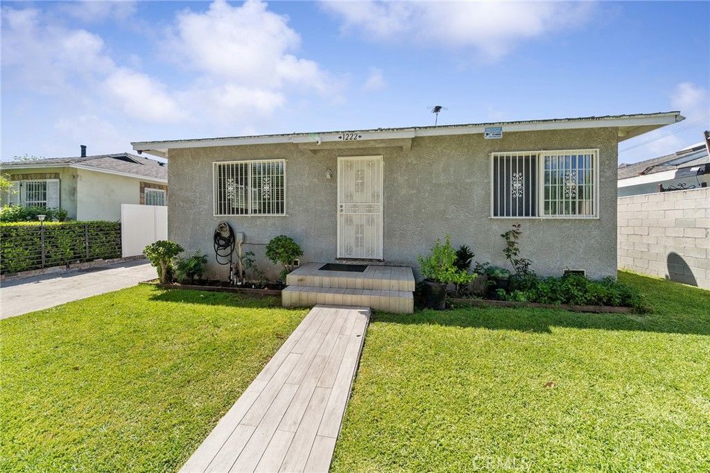 Image 3 of property listing at 1222 E 103rd, Los Angeles, CA 90002
