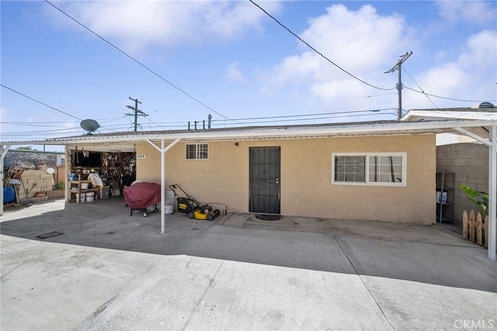 Image 6 of property listing at 1222 E 103rd, Los Angeles, CA 90002