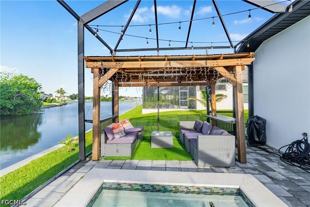 1902 NE 6th ST, Cape Coral, FL 33909