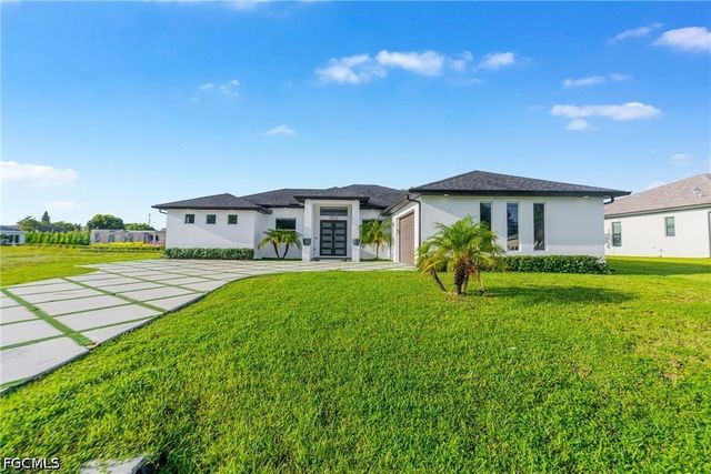 1902 NE 6th ST, Cape Coral, FL 33909