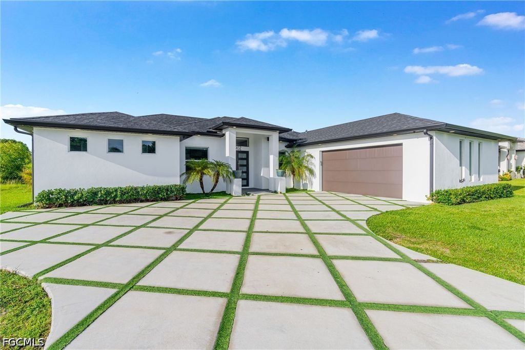 1902 NE 6th ST, Cape Coral, FL 33909