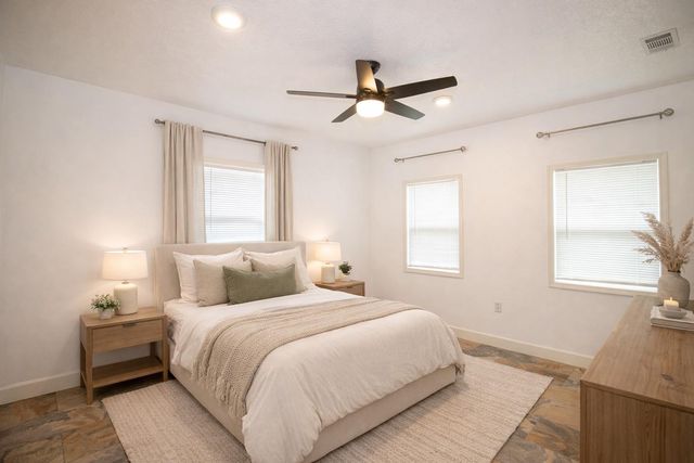 1245 4th St, Hempstead, TX 77445