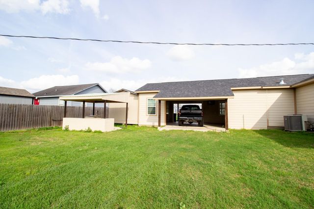 1245 4th St, Hempstead, TX 77445