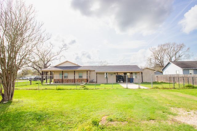 1245 4th St, Hempstead, TX 77445
