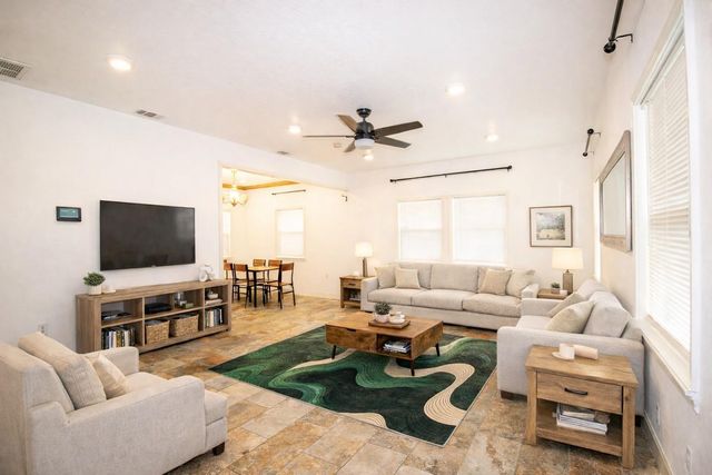 1245 4th St, Hempstead, TX 77445