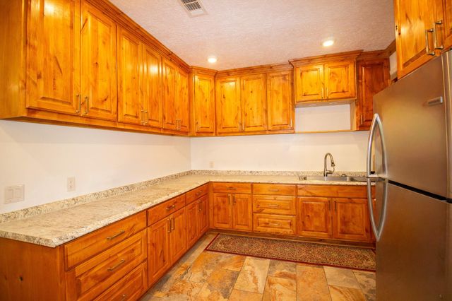 1245 4th St, Hempstead, TX 77445