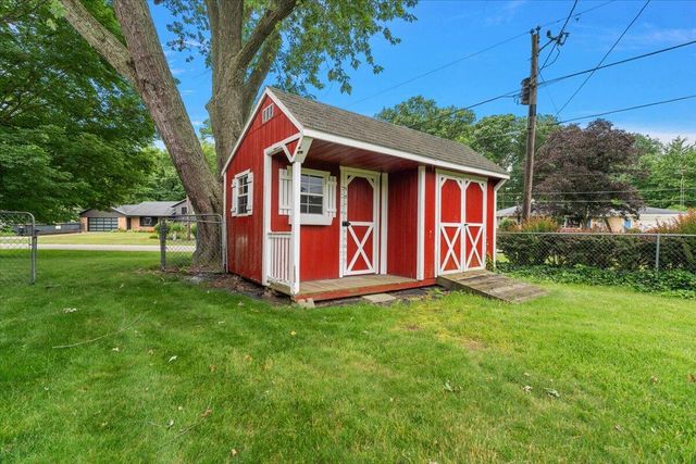 5866 Ponderosa Drive, Stevensville, MI 49127