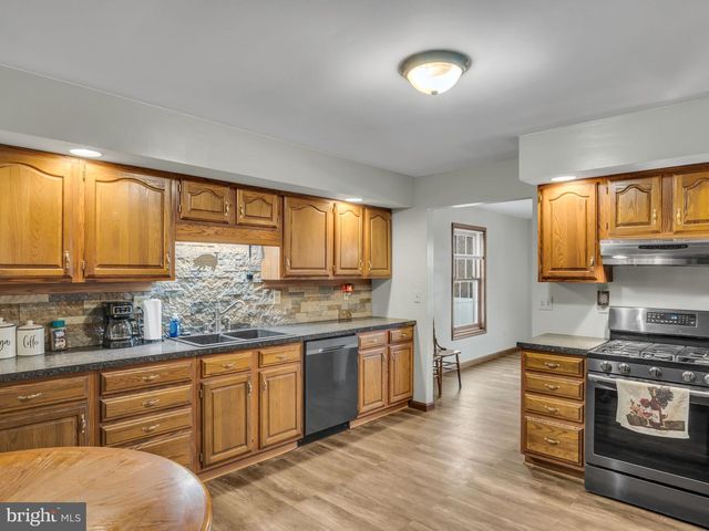 7 CLEAR SPRINGS RD, Dillsburg, PA 17019