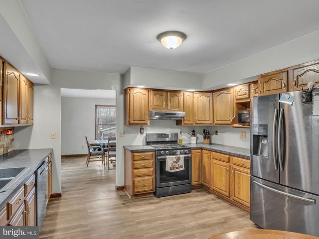 7 CLEAR SPRINGS RD, Dillsburg, PA 17019