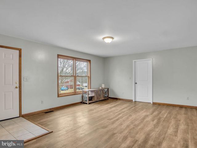 7 CLEAR SPRINGS RD, Dillsburg, PA 17019