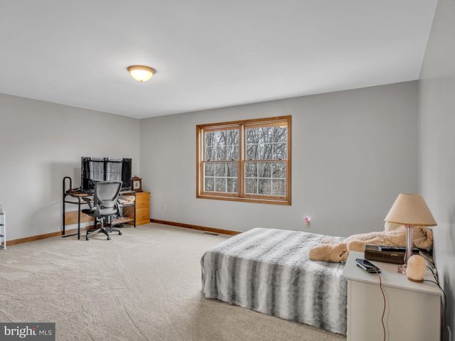 7 CLEAR SPRINGS RD, Dillsburg, PA 17019