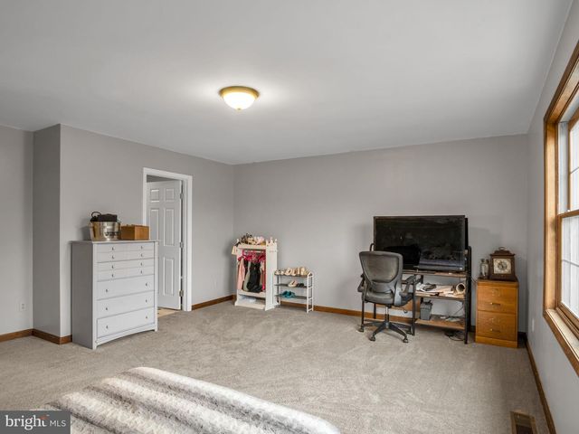 7 CLEAR SPRINGS RD, Dillsburg, PA 17019