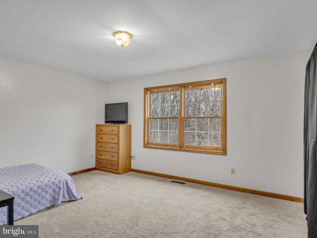 7 CLEAR SPRINGS RD, Dillsburg, PA 17019