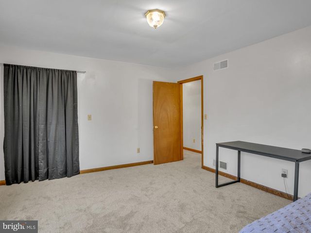 7 CLEAR SPRINGS RD, Dillsburg, PA 17019