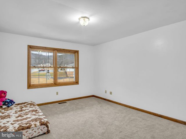 7 CLEAR SPRINGS RD, Dillsburg, PA 17019