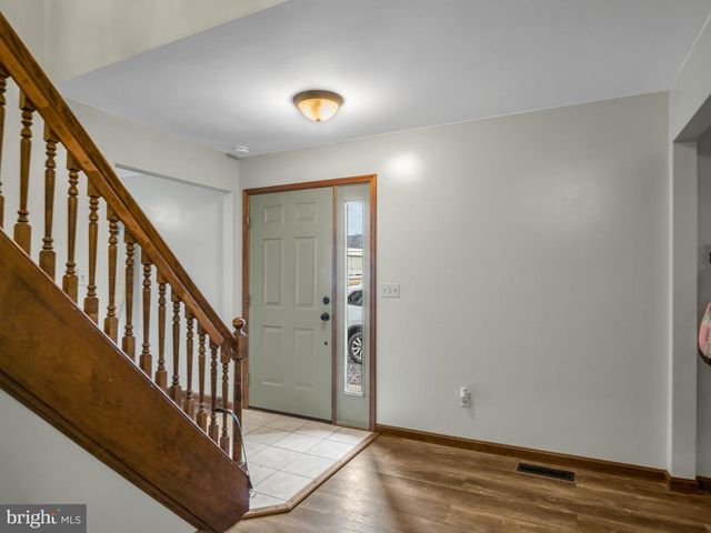 7 CLEAR SPRINGS RD, Dillsburg, PA 17019