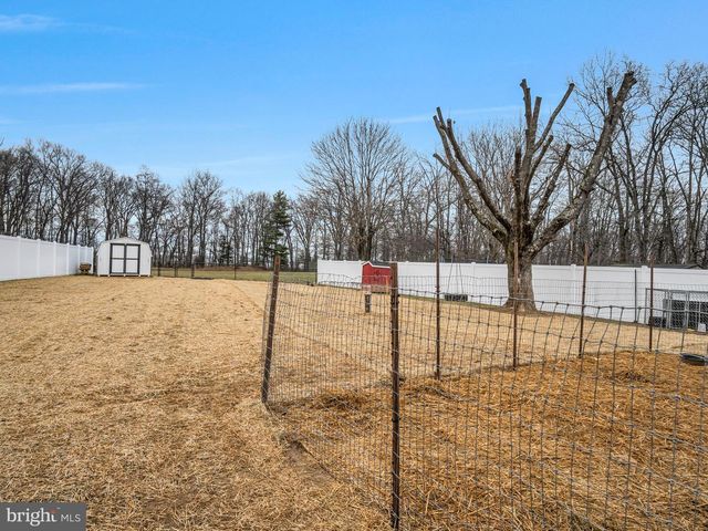 7 CLEAR SPRINGS RD, Dillsburg, PA 17019