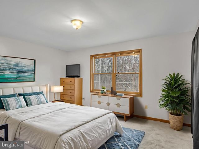 7 CLEAR SPRINGS RD, Dillsburg, PA 17019