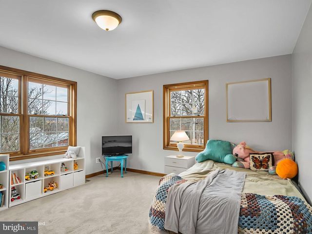 7 CLEAR SPRINGS RD, Dillsburg, PA 17019