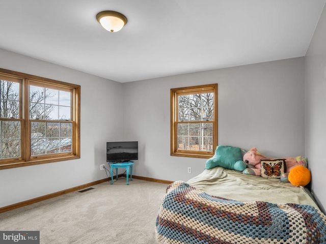 7 CLEAR SPRINGS RD, Dillsburg, PA 17019